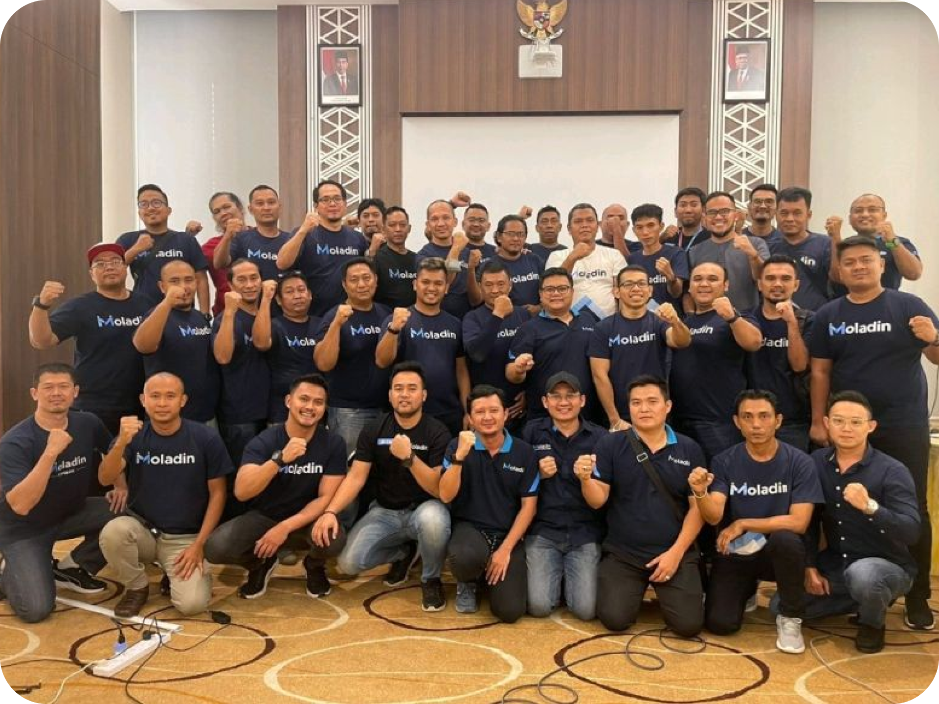 moladin-team-photo-2 moladin-team-photo-2